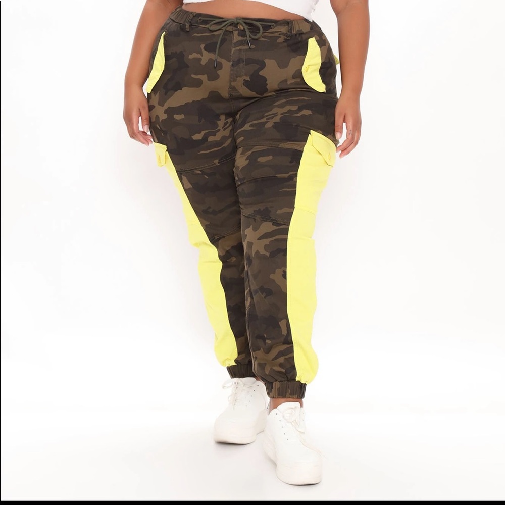 Plus Size Neon Side Camo Pants